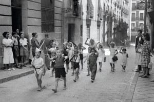 1936_Niños_jugando_barrio_Lavapiés